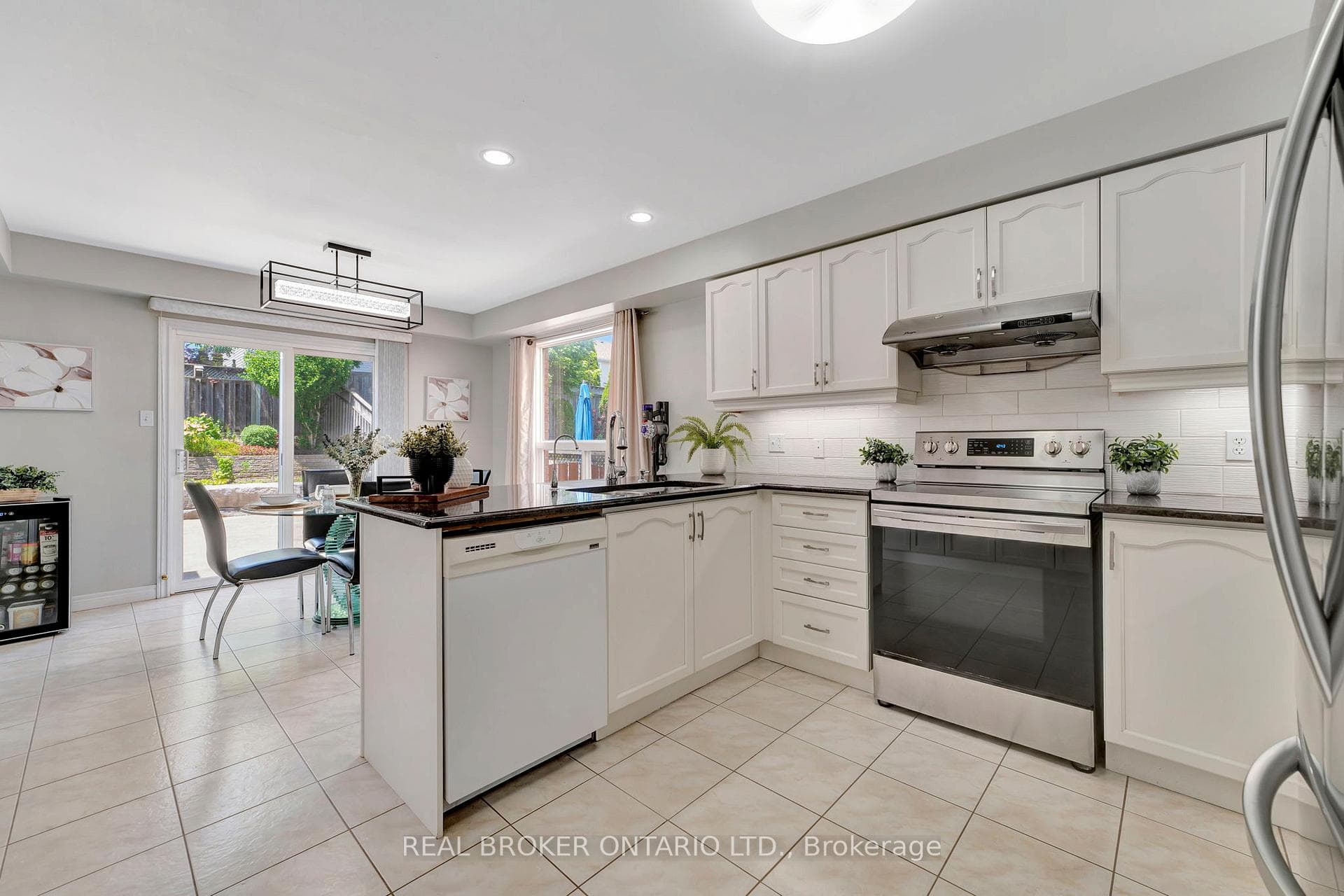 35 Dubrick Crescent photo 10