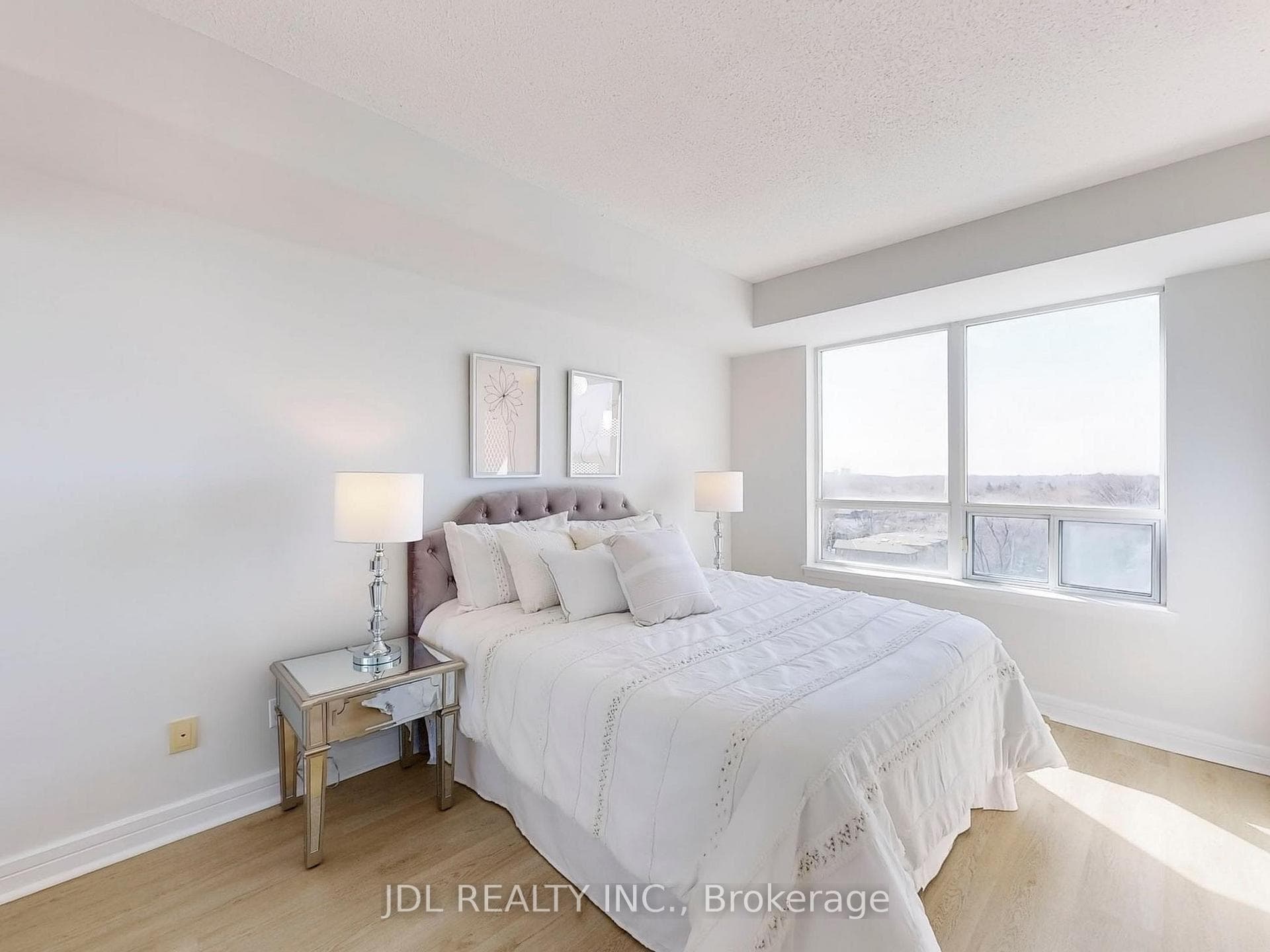 18 Harrison Garden Boulevard Unit 811 photo 12