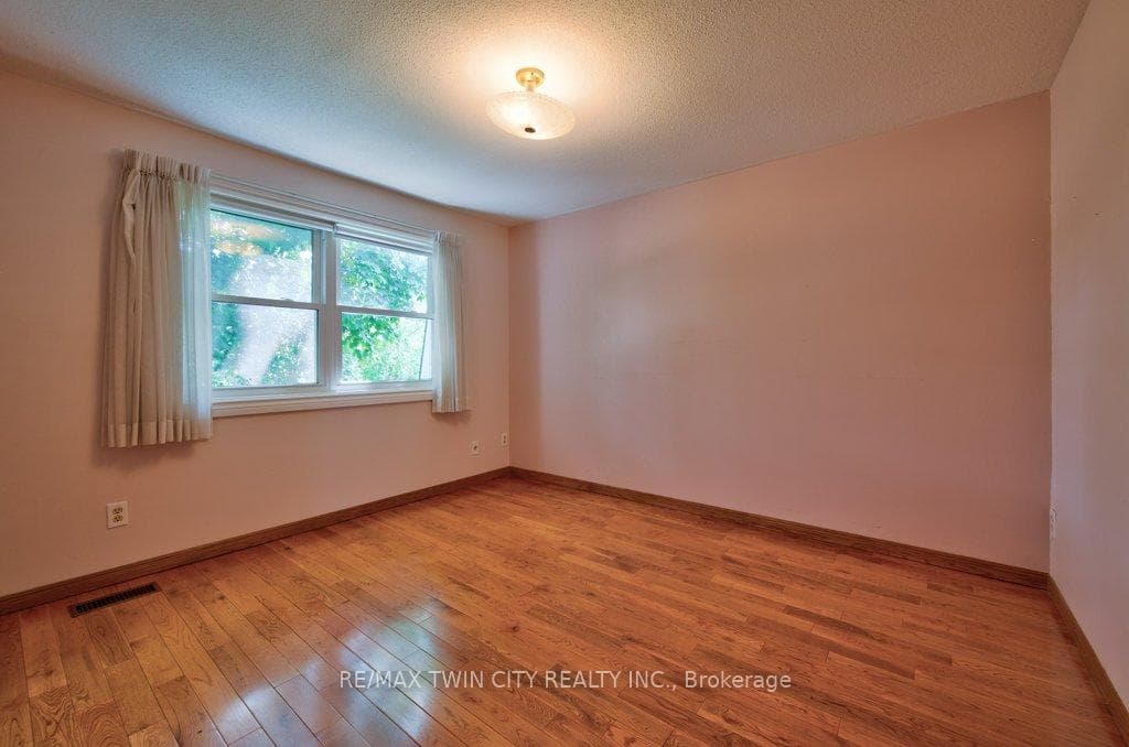 87 Charles Best Place photo 20