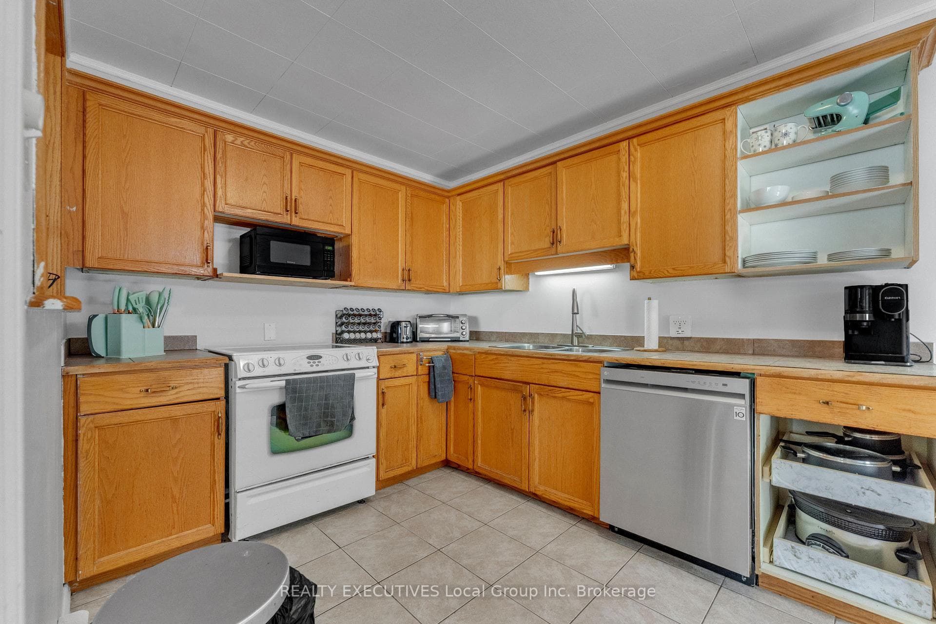 917 Lakeshore Drive photo 10