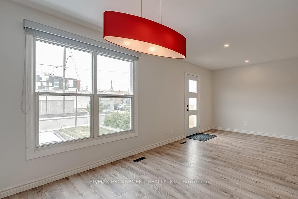 7 Garside Avenue Unit Main photo 14