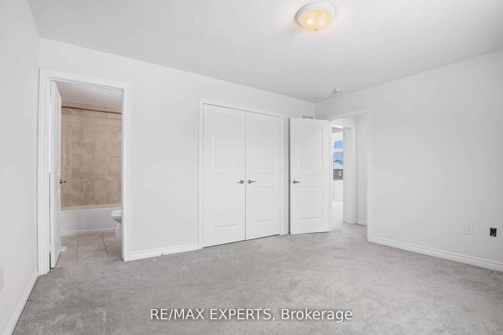 983 Barton Way photo 9