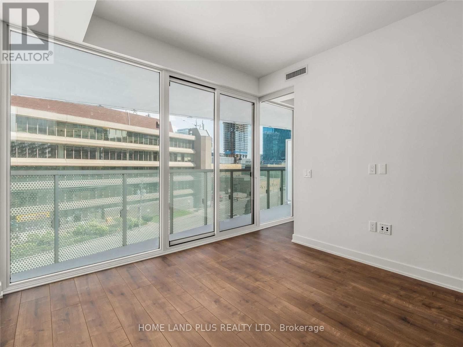 15 Queens Quay Unit 421 photo 14