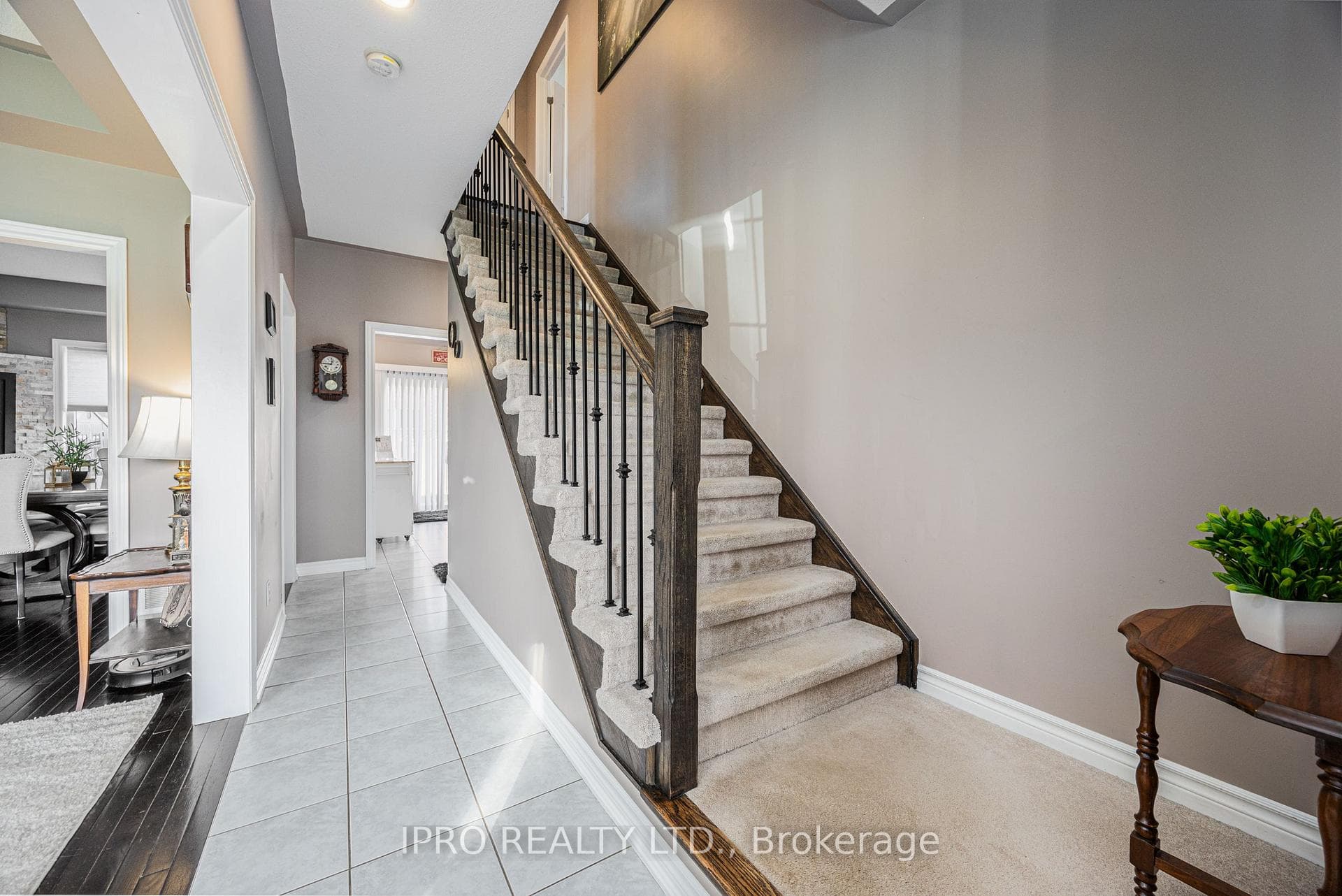 63 Megan Crescent photo 4
