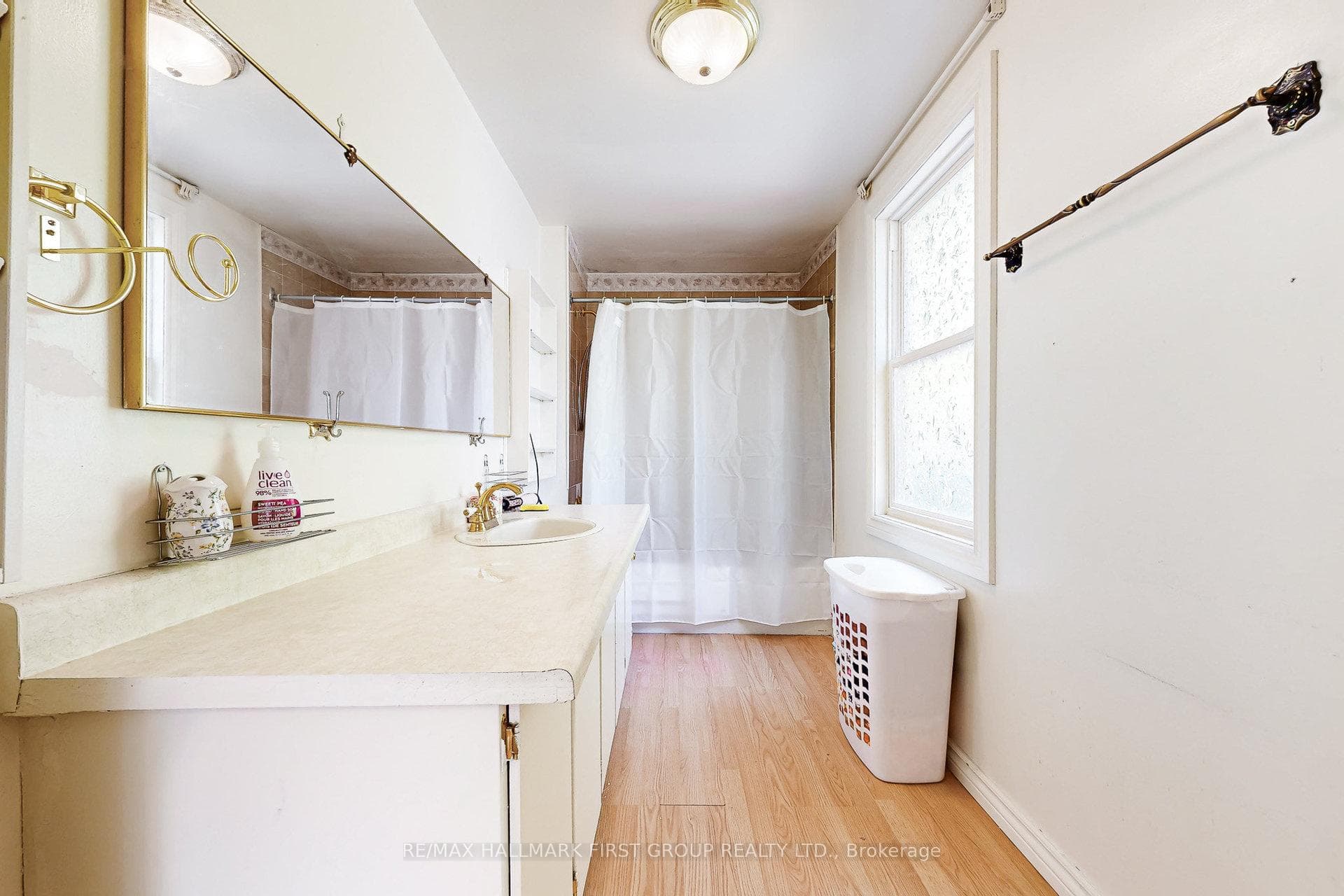1433 Finch Avenue photo 17