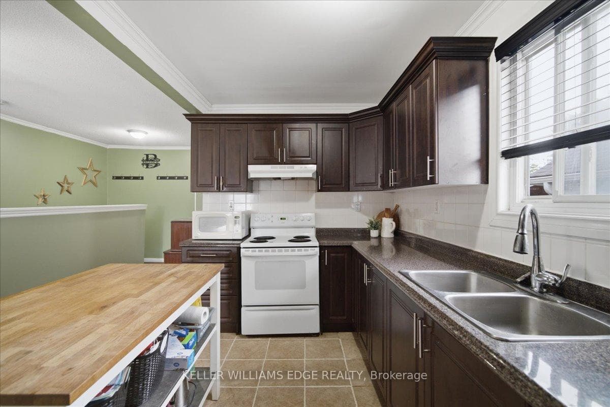 22 Delena Avenue photo 6