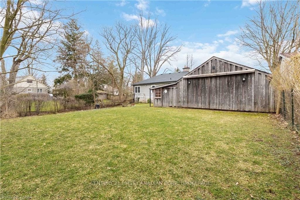 426 CHESTER Street photo 49