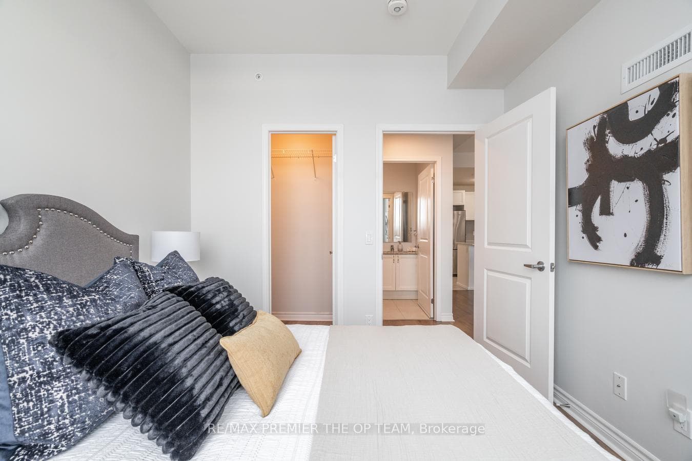 2522 Keele Street Unit 404 photo 23