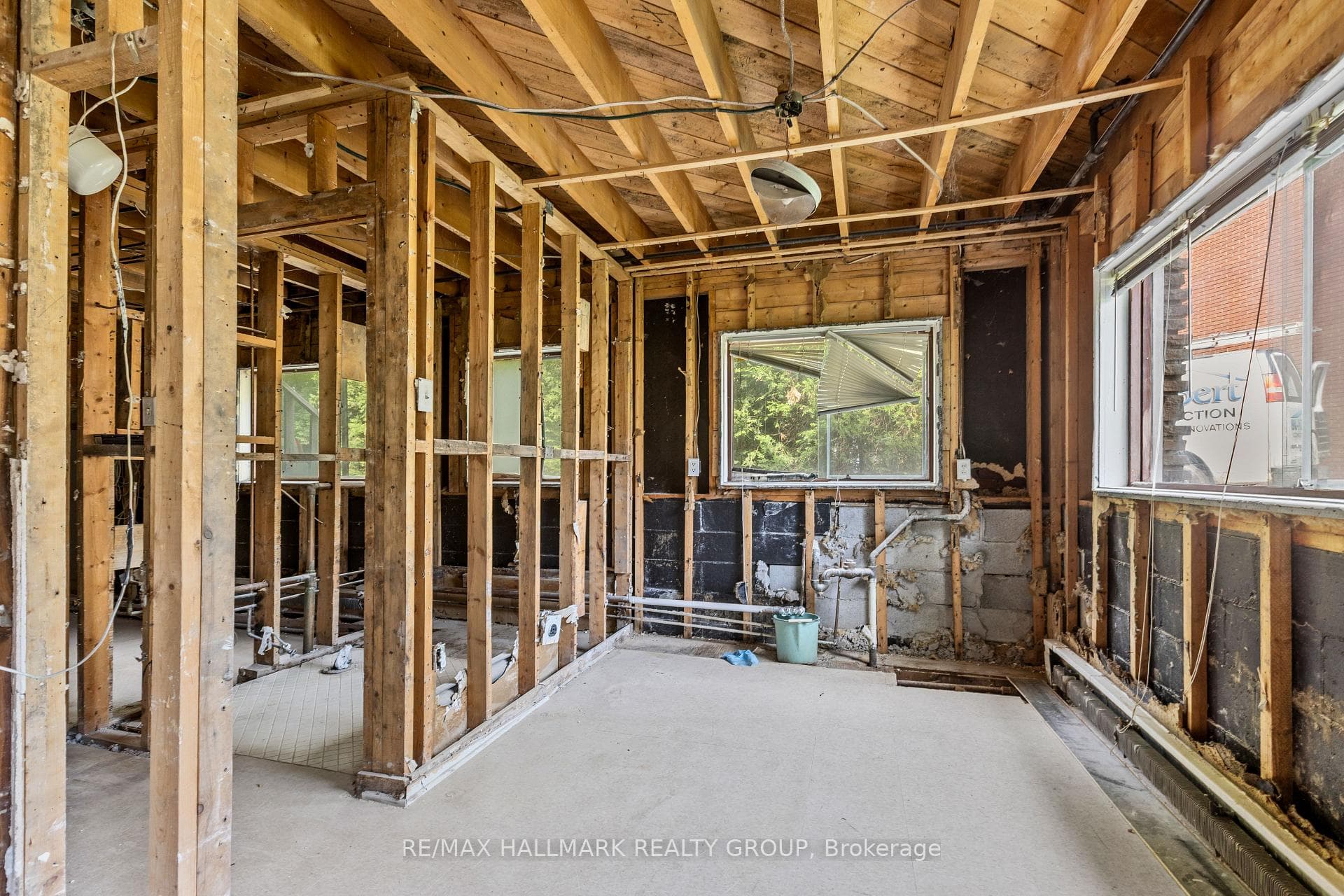 492 Vernon Avenue photo 29