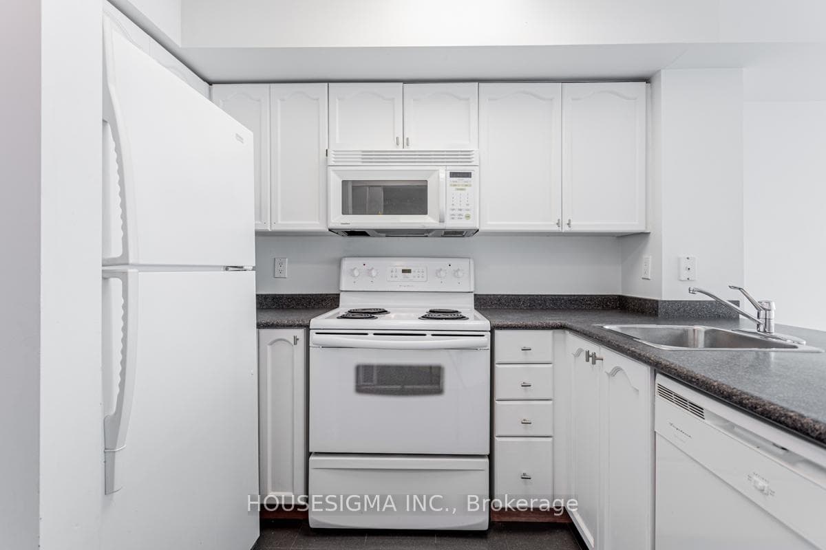 28 Harrison Garden Boulevard Unit 909 photo 16