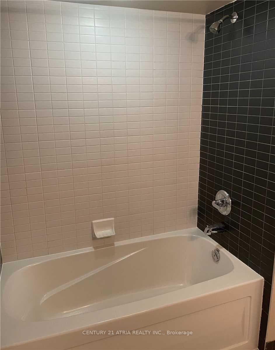 21 Carlton Street Unit 1304 photo 9