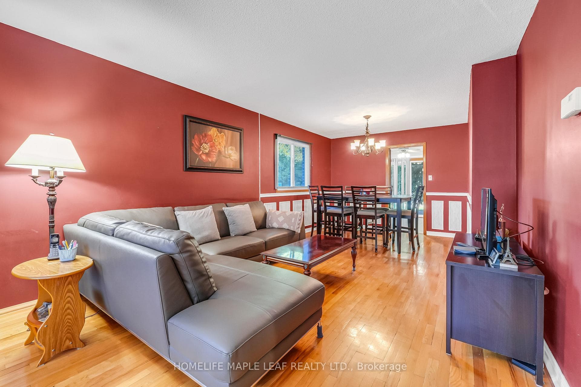 14 Manitou Crescent photo 5