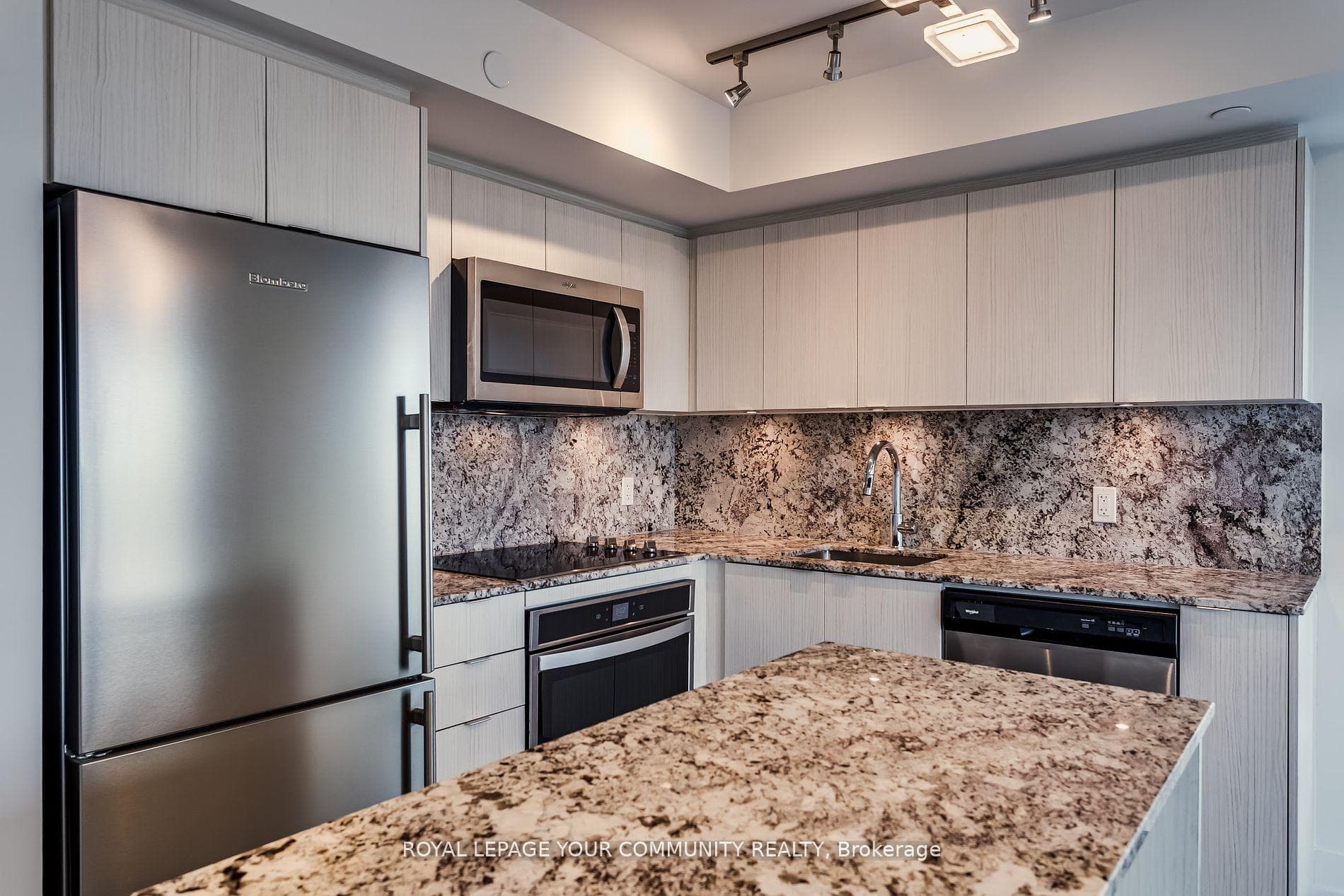 5 Mabelle Avenue Unit 2128 photo 8