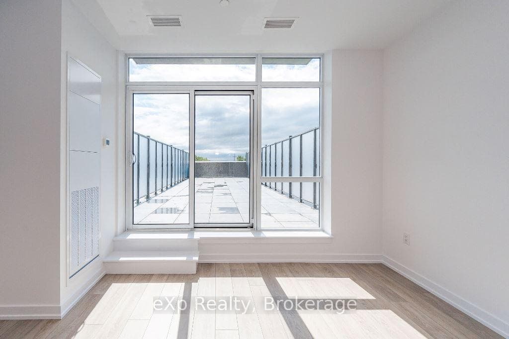 460 Dundas Street Unit 520 photo 12