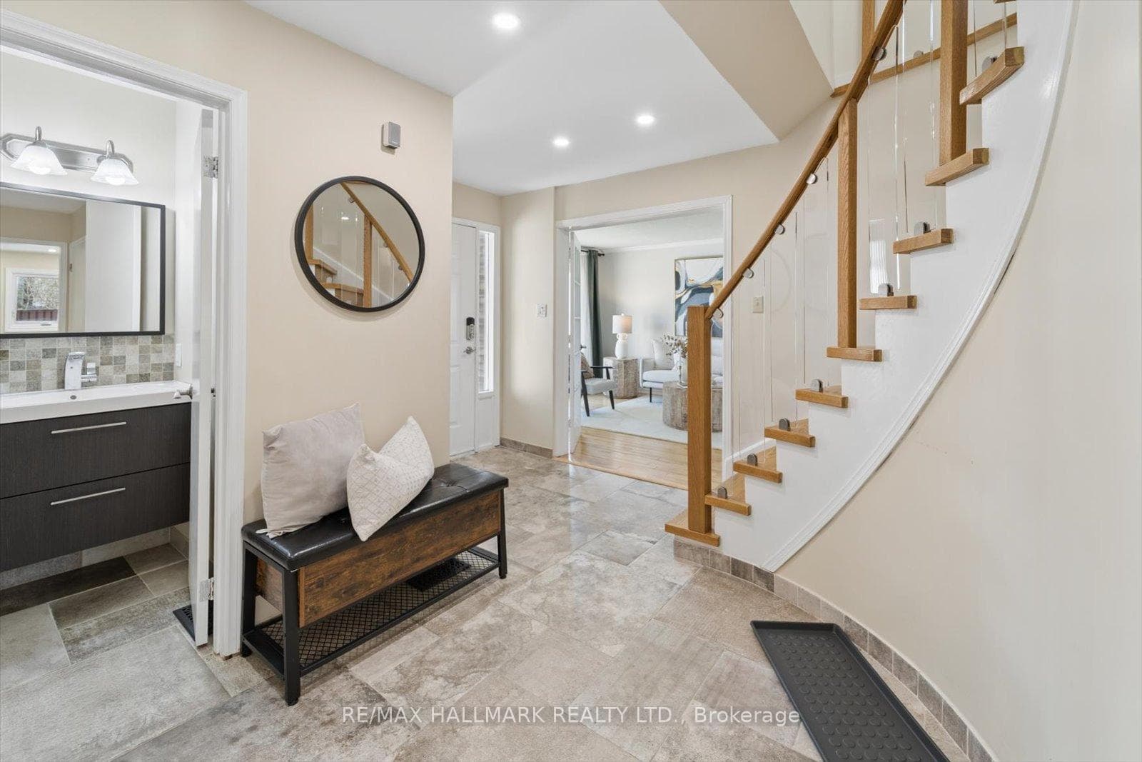 1156 Gloucester Square photo 4
