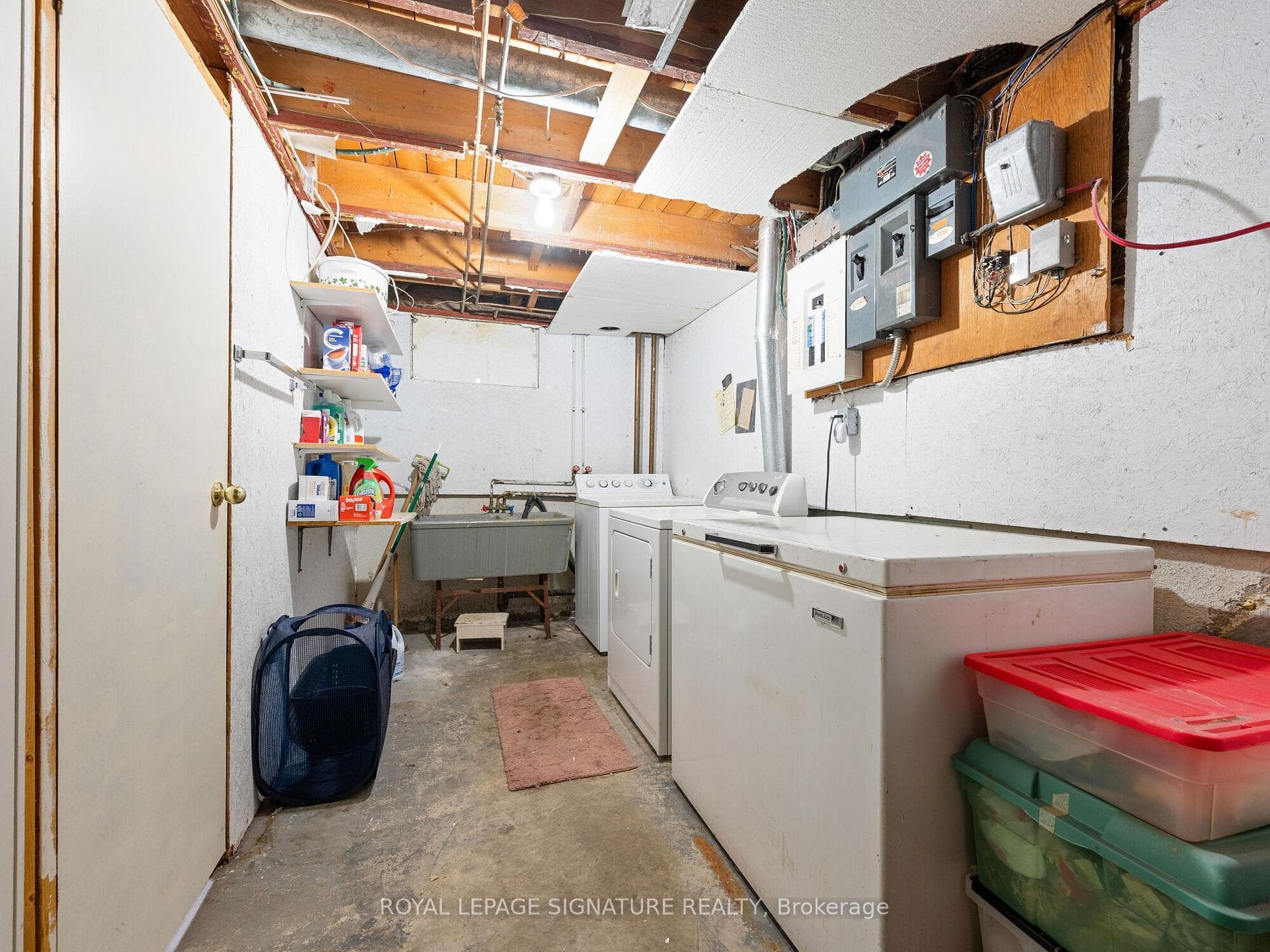 Spacious laundry room