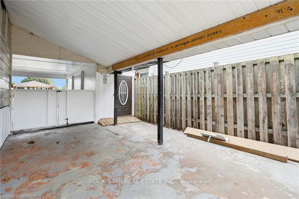 66 Victor Boulevard photo 23