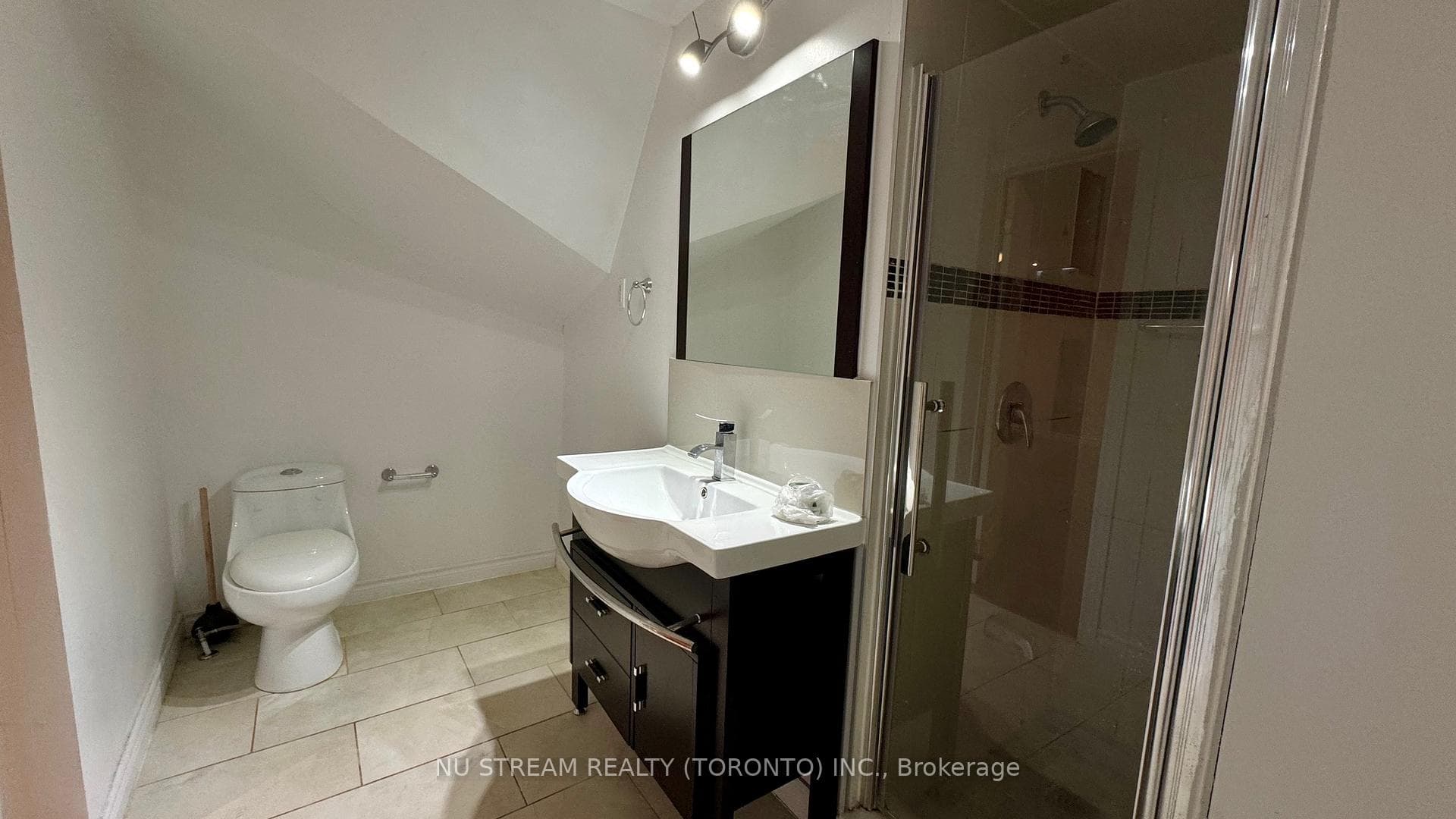 18 Ellingwood Court photo 17
