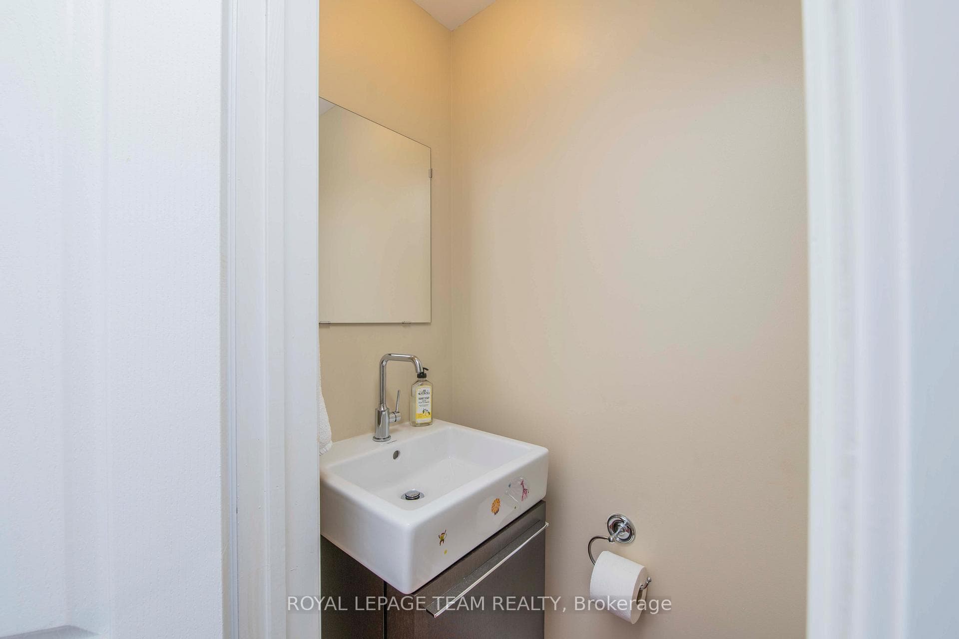 60 GOULBURN Avenue photo 18