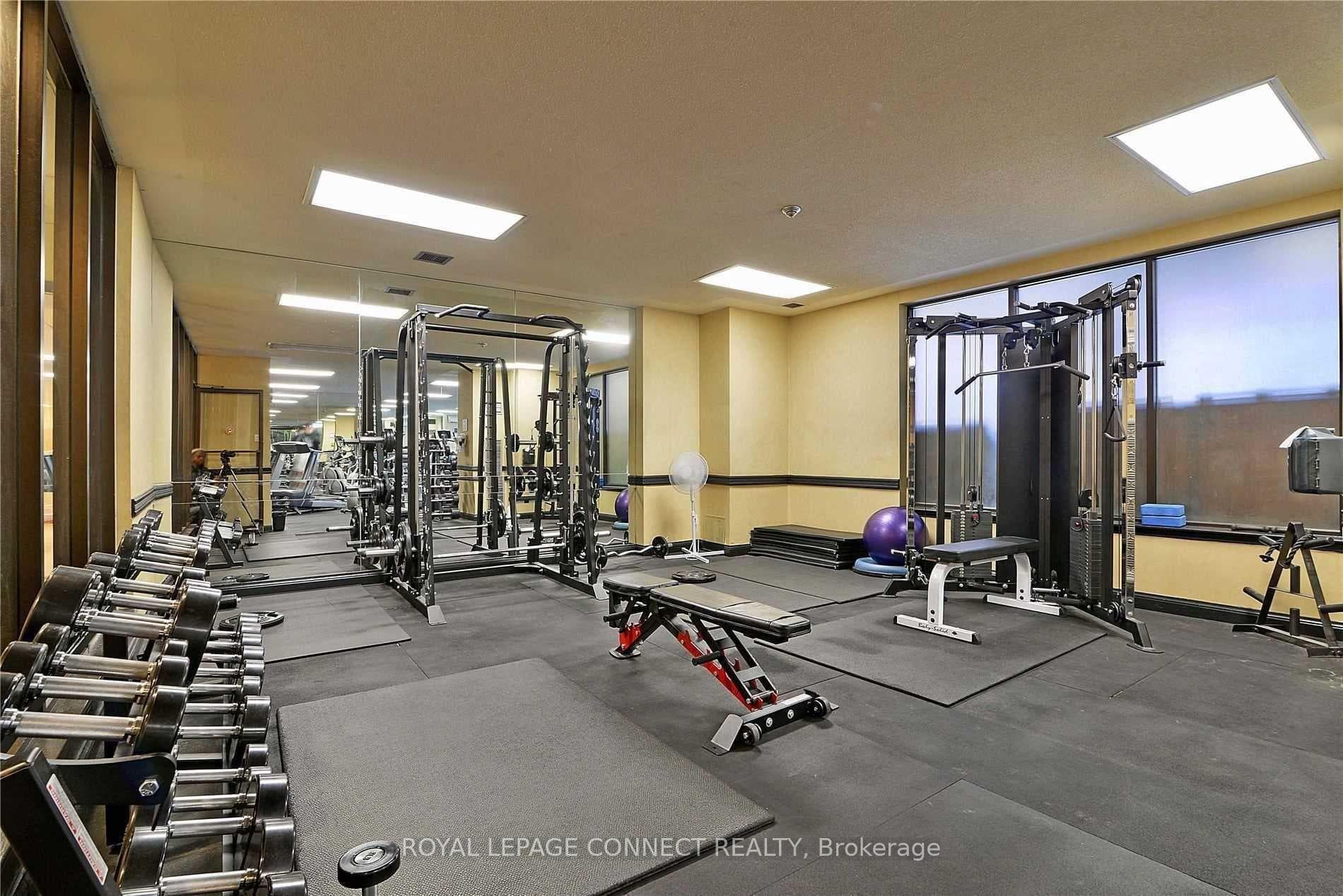 633 Bay Street Unit 1112 photo 23