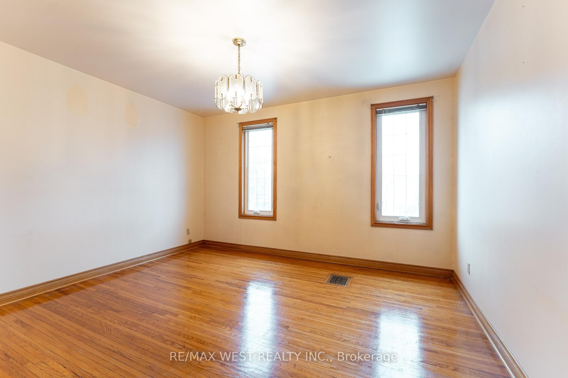 205 Markham Street photo 16