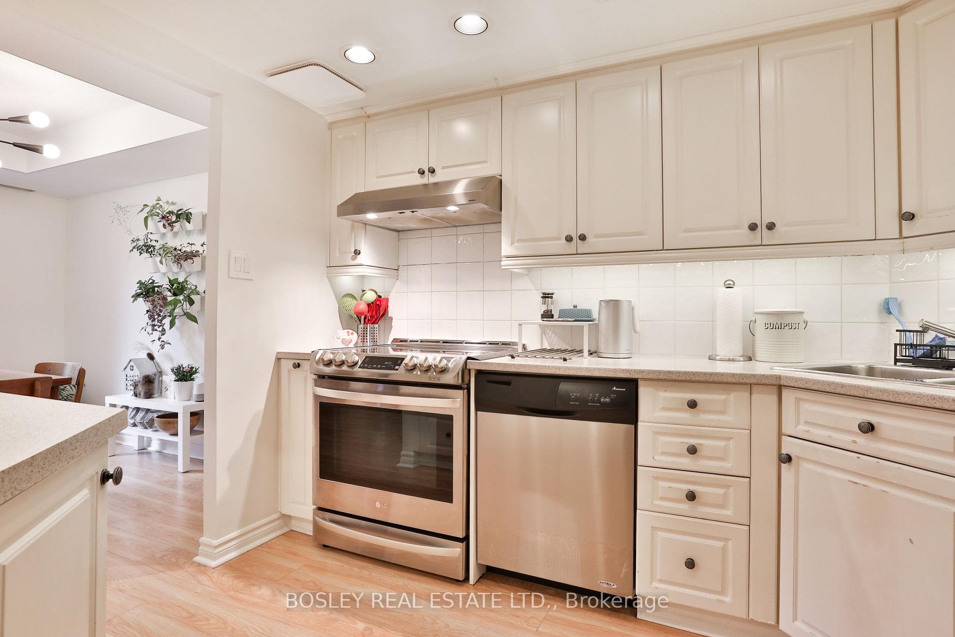 1250 Mississauga Valley Boulevard Unit 4 photo 14