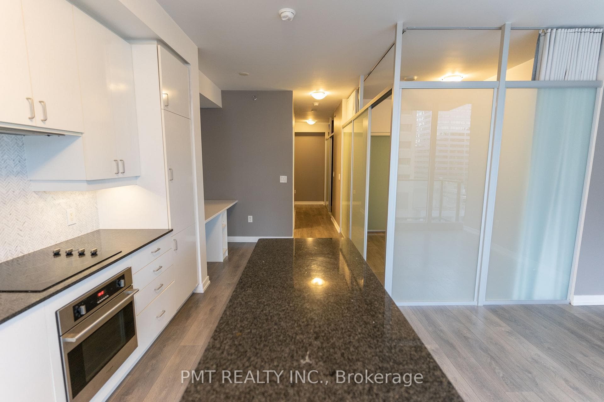 426 University Avenue Unit 810 photo 4
