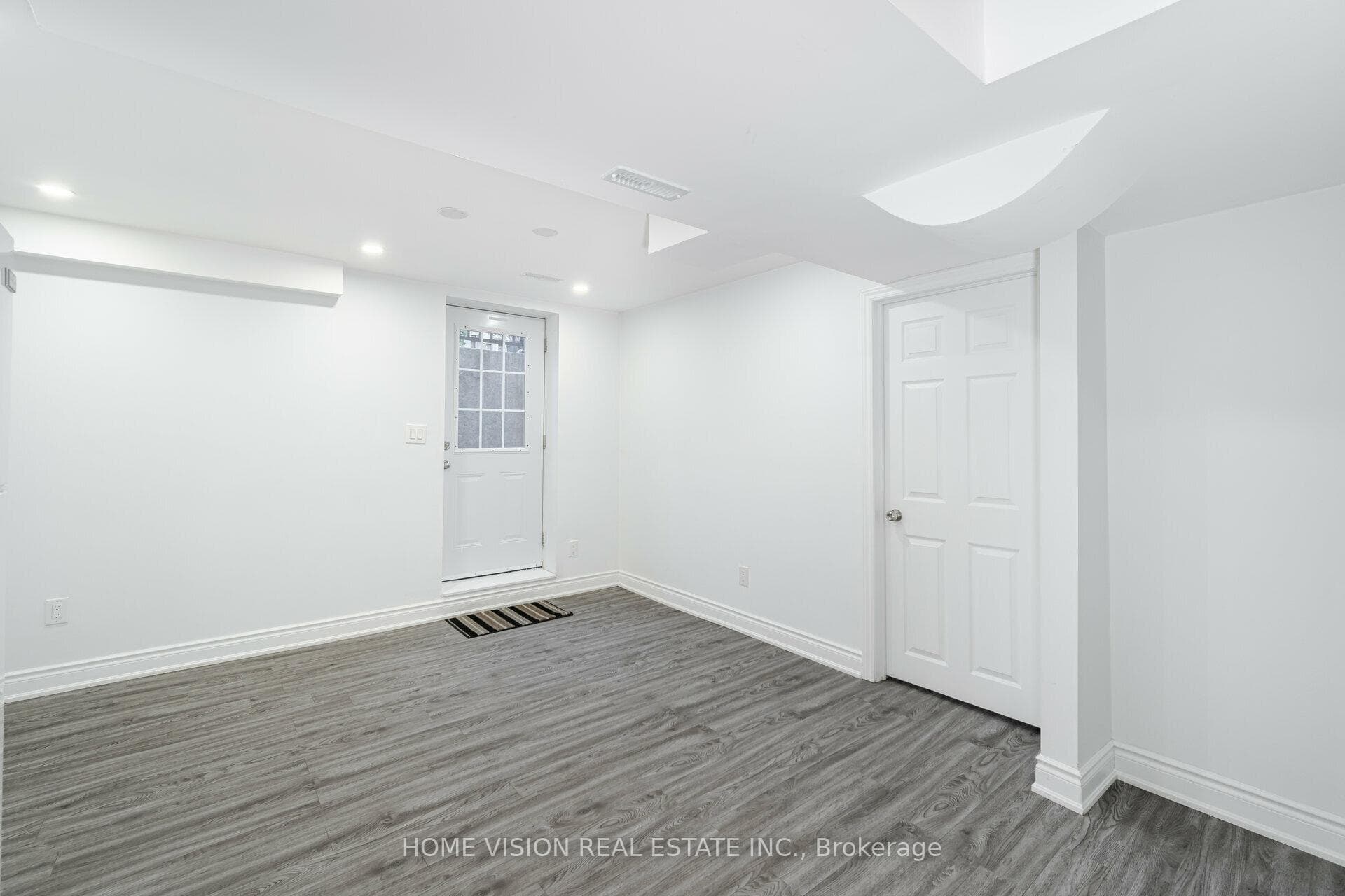 3296 Camberwell Drive Unit Bsmt photo 9