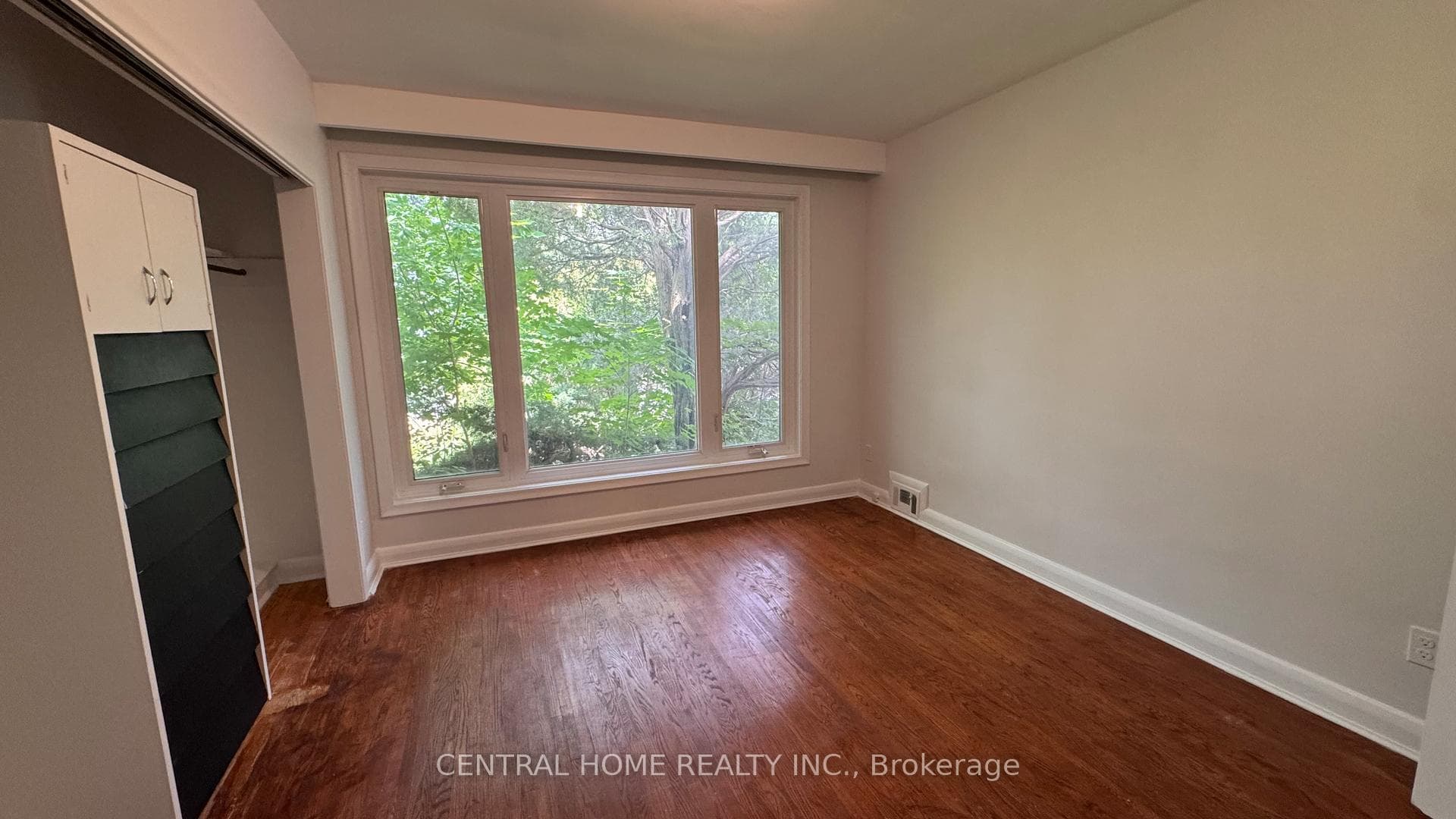 100 Burbank Drive Unit Main floor photo 17
