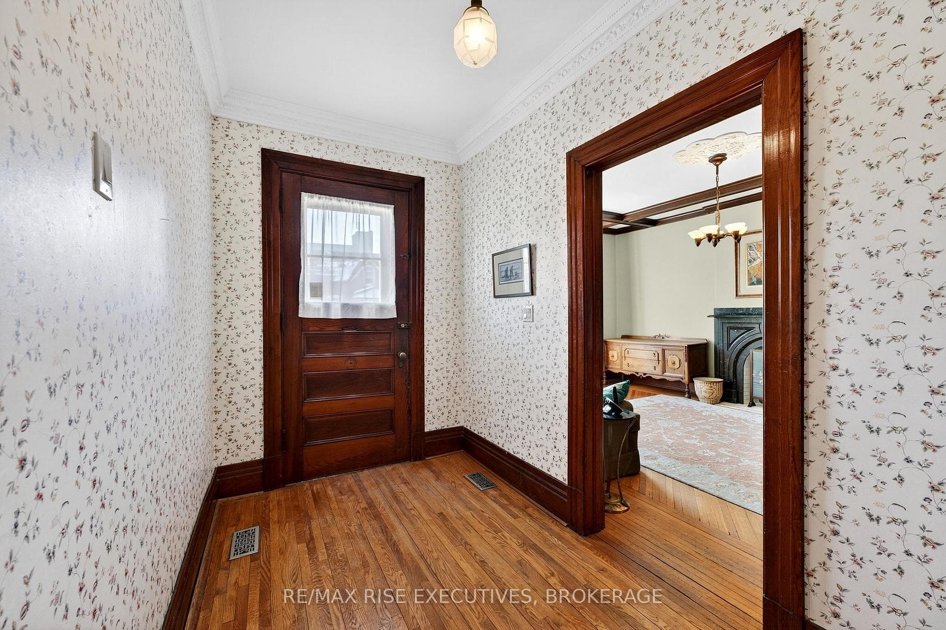 315 Earl Street photo 5