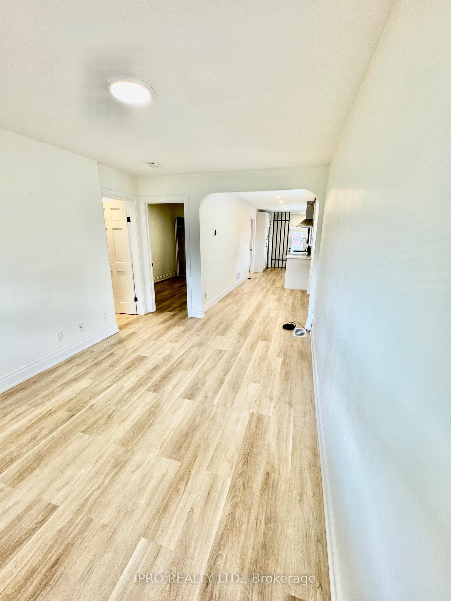 40 Sanderstead Avenue photo 6