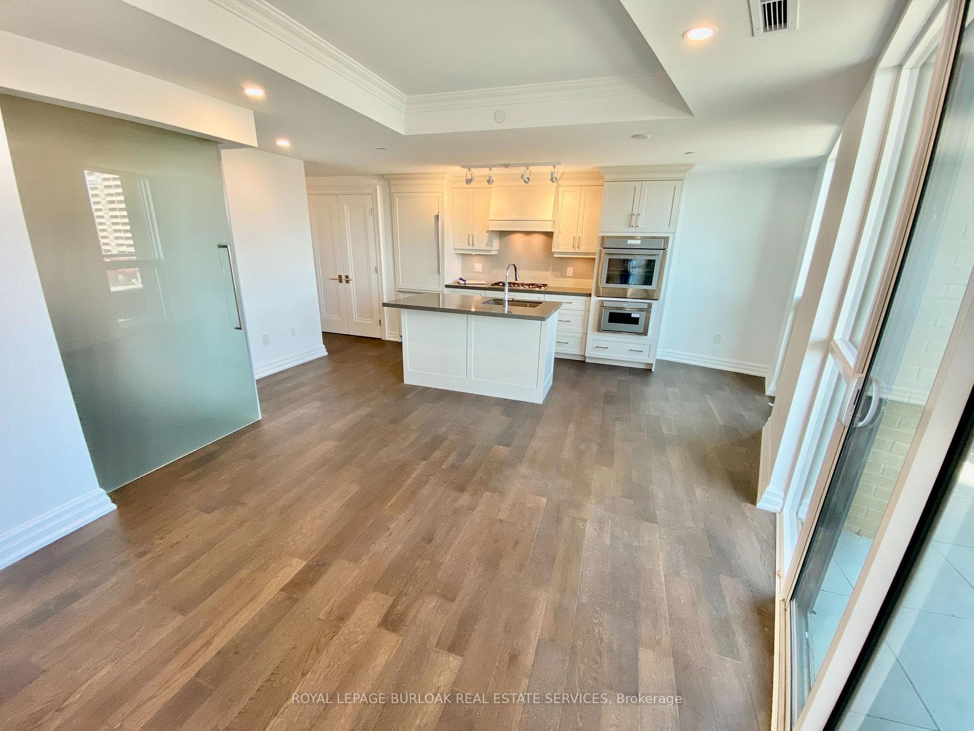 2060 Lakeshore Road Unit 305 photo 17