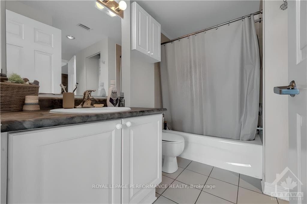 134 YORK Street Unit 704 photo 10