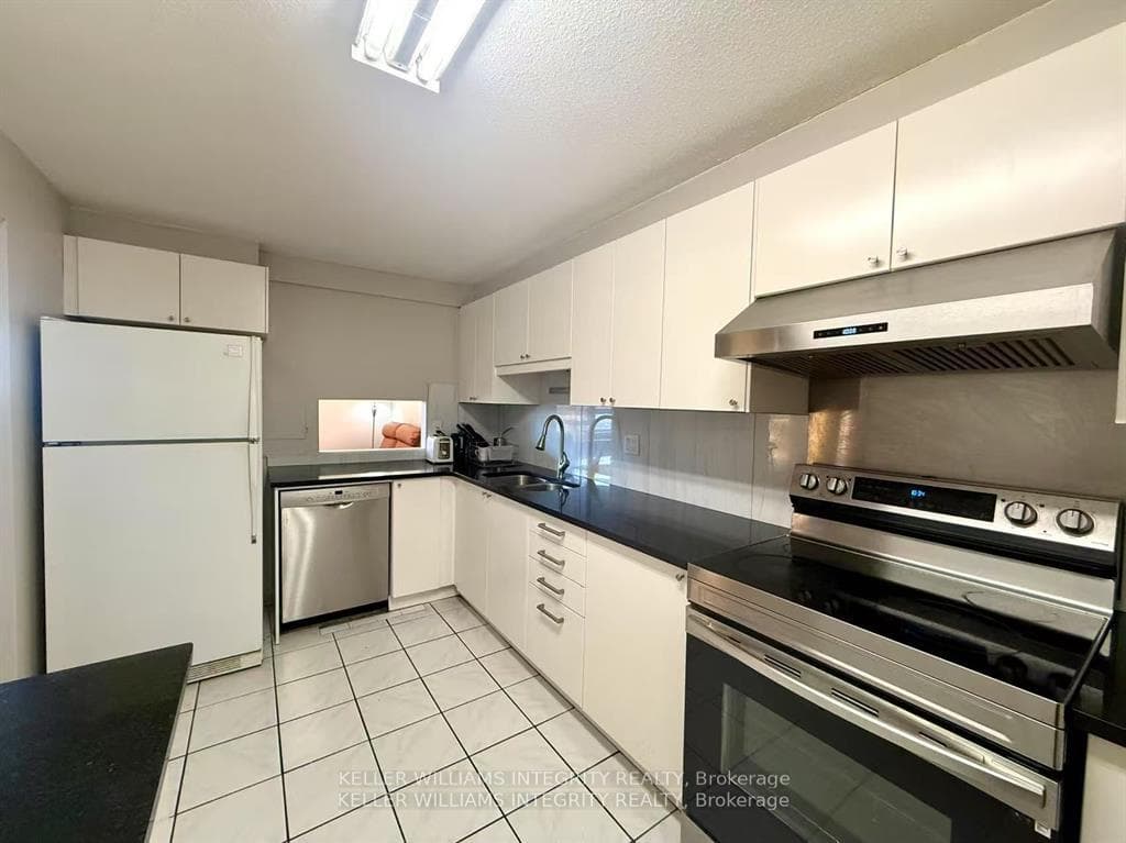1356 Meadowlands Drive Unit 305 photo 15