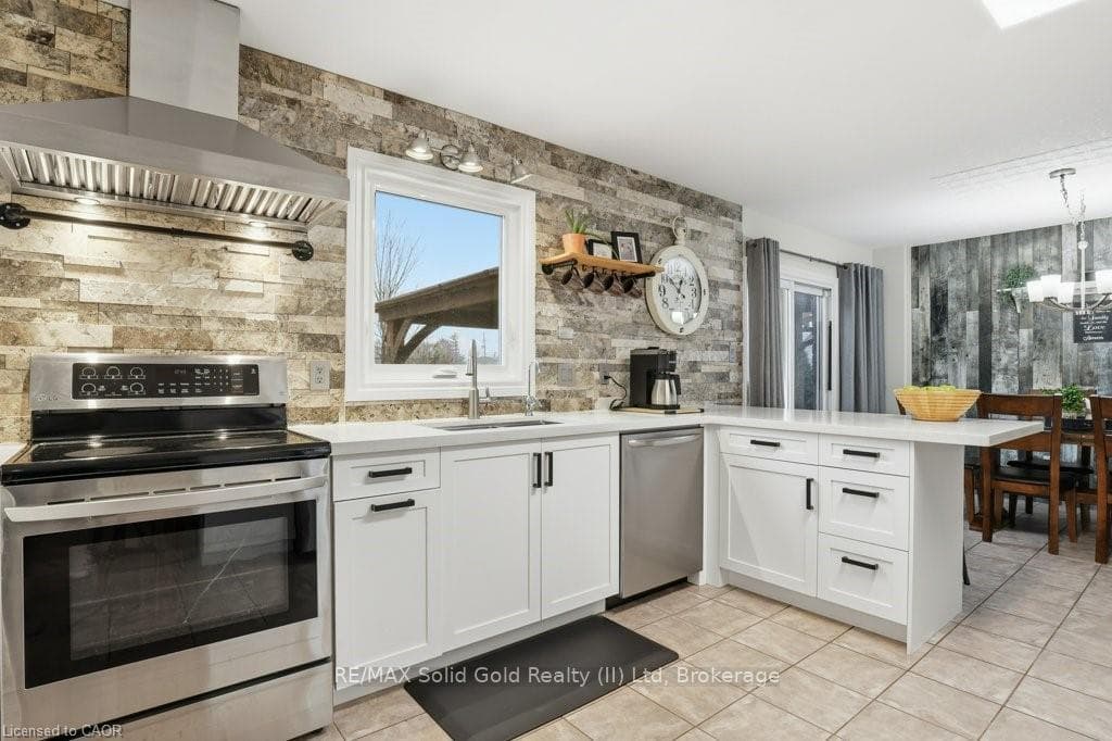 with quartz counters & stainless steel appliances