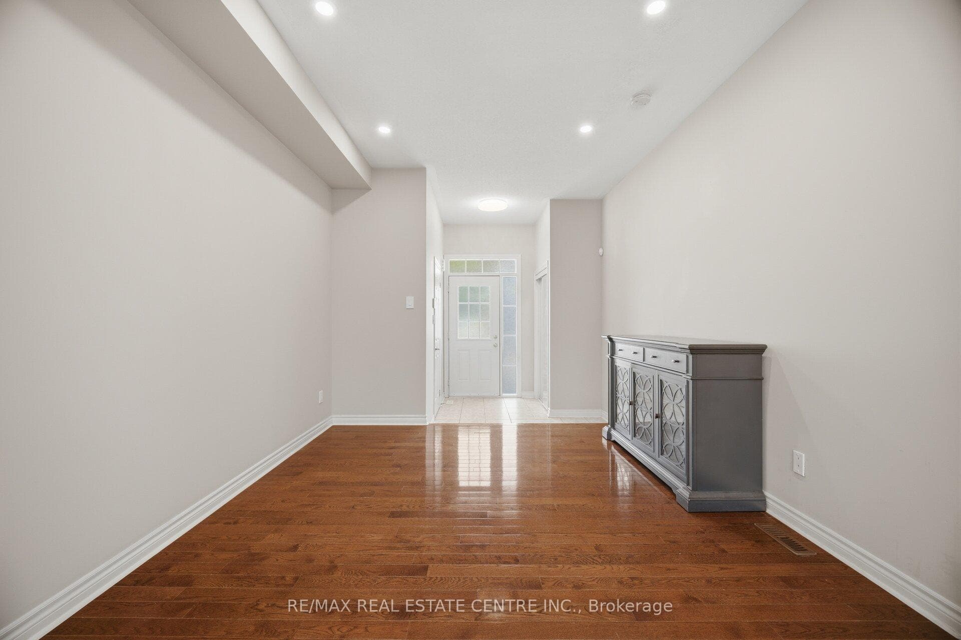 366 Hobbs Crescent photo 9