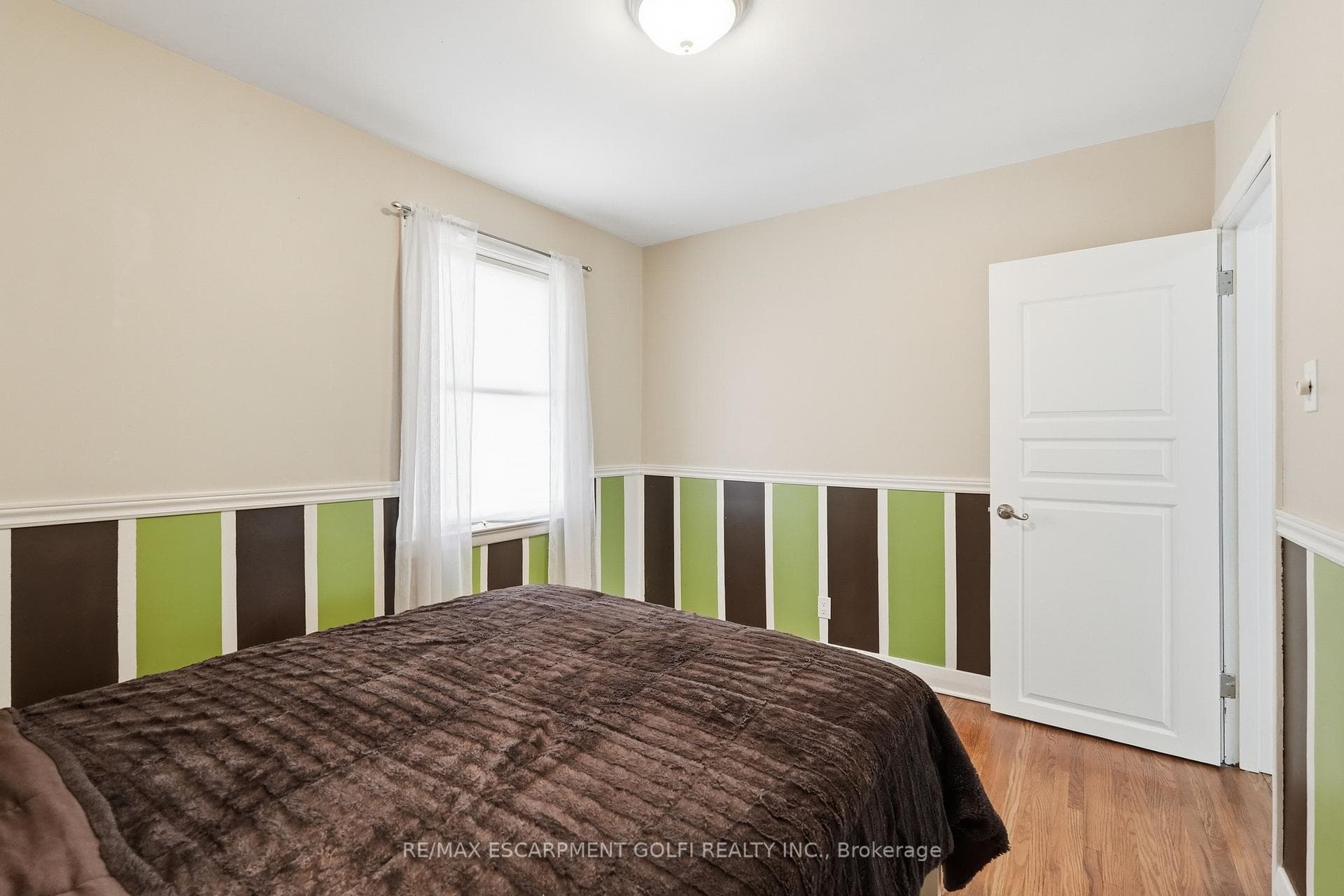 764 Brucedale Avenue photo 13