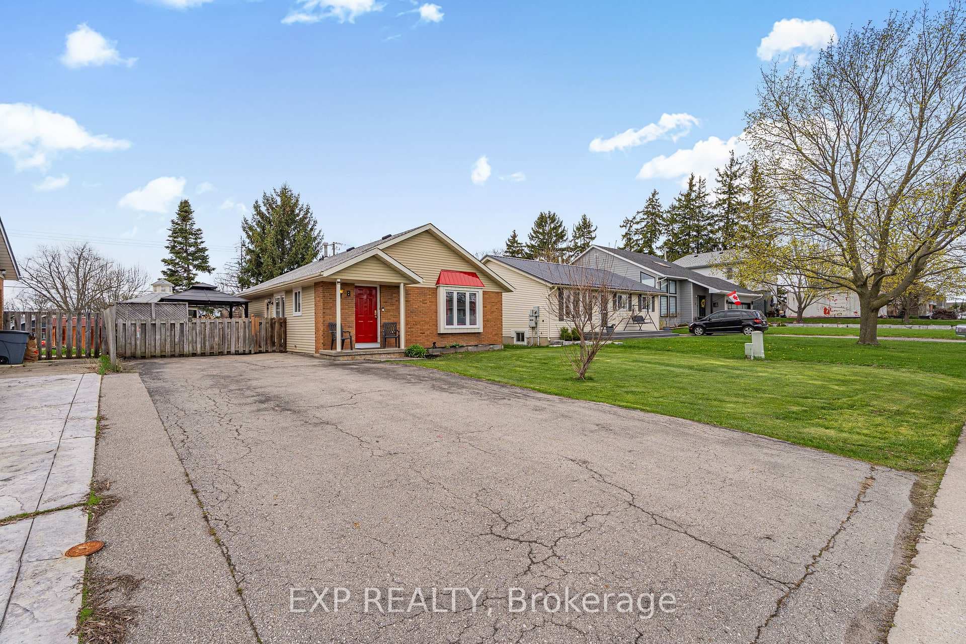 8 Abbott Lane photo 2