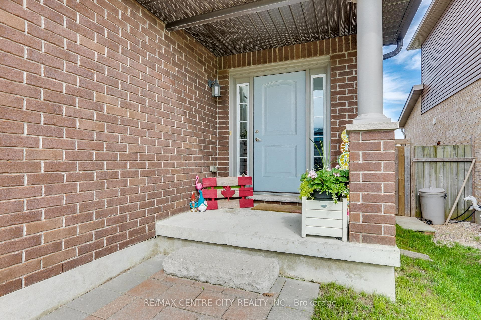 1799 Couldridge Way photo 3