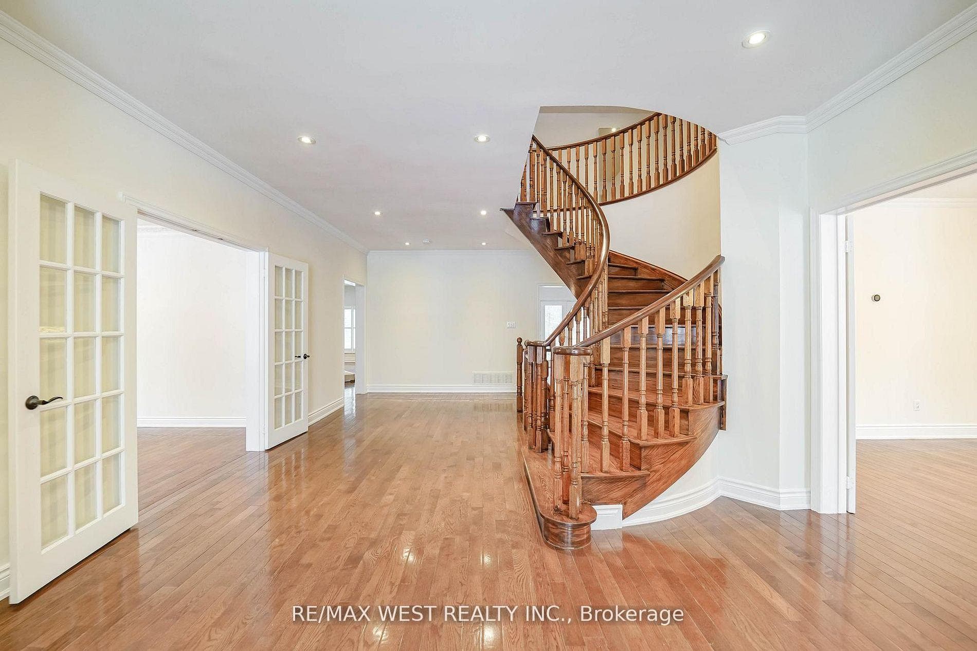 81 Woodview Drive photo 7