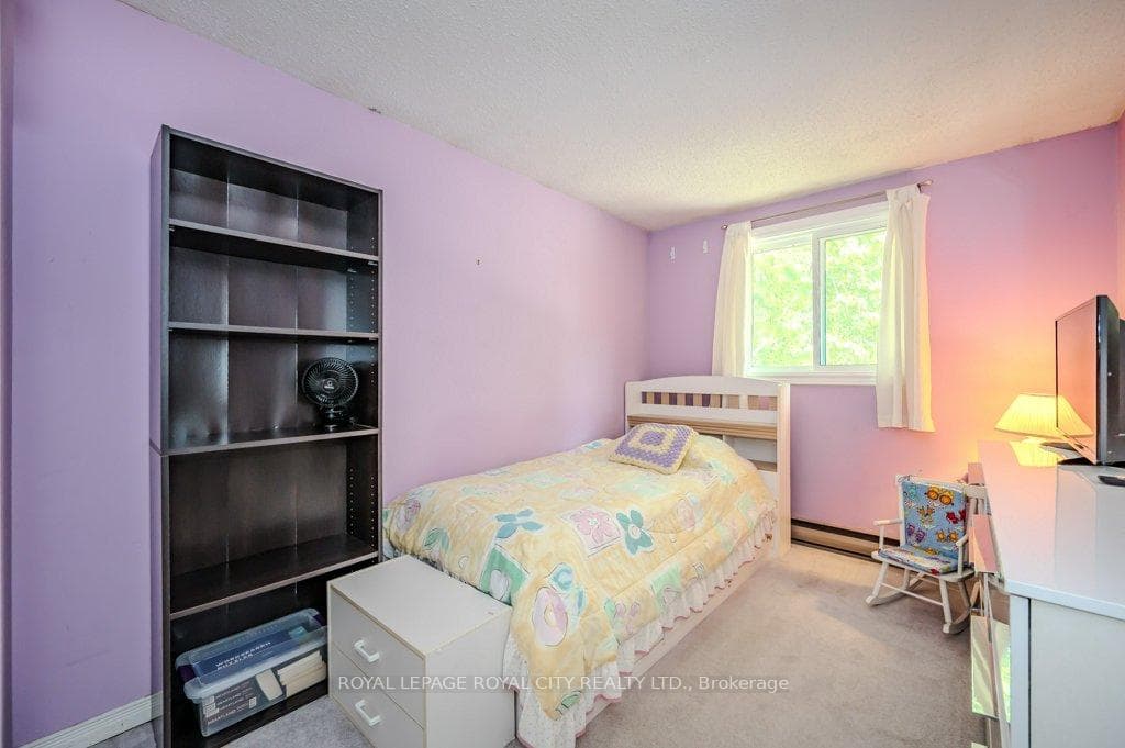 8 Upton Crescent photo 14
