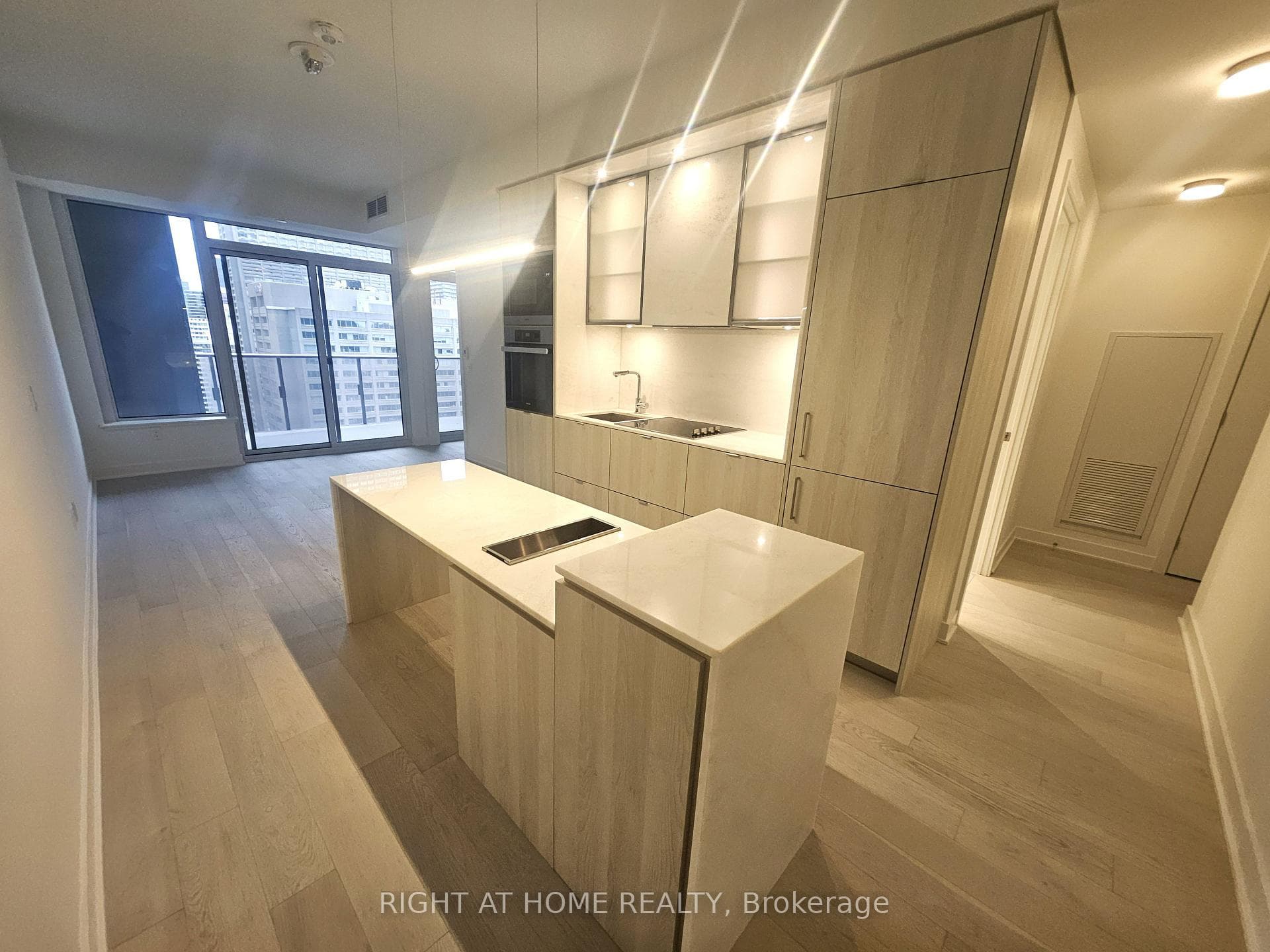 11 Yorkville Avenue Unit 1711 photo 6