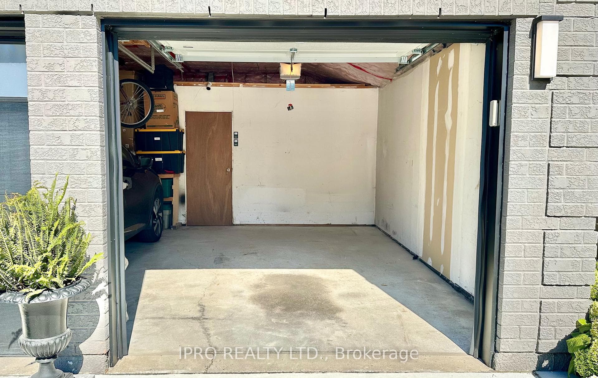 109 Rhodes Avenue Unit 3 photo 22