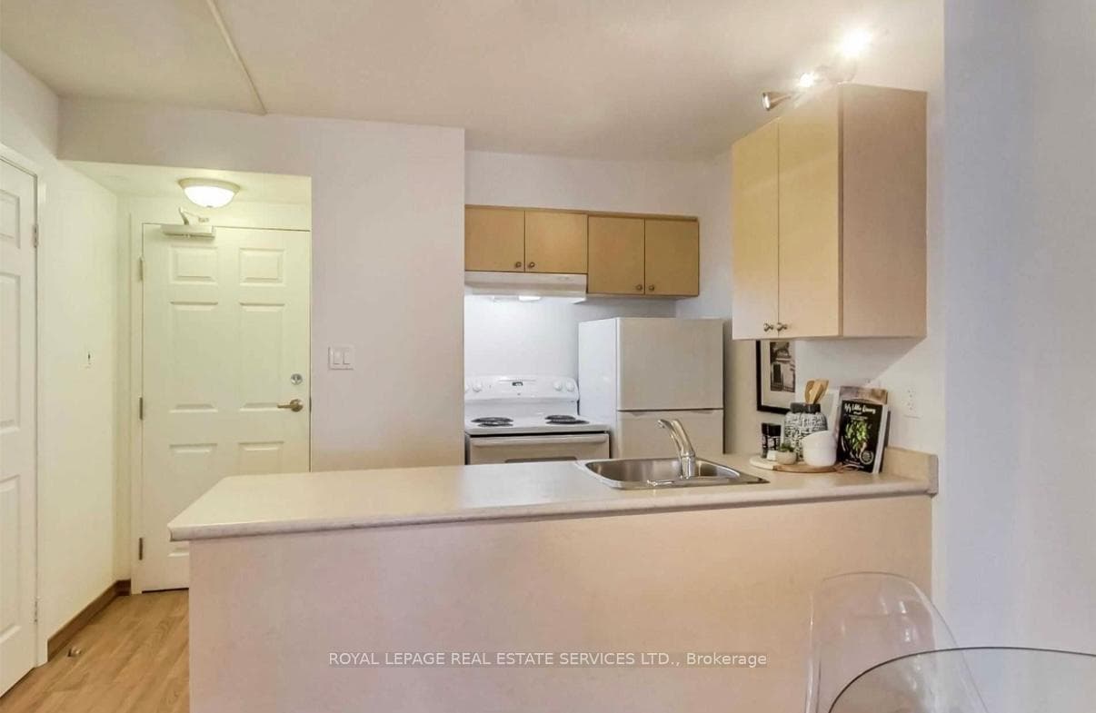 15 Maplewood Avenue Unit 208 photo 13