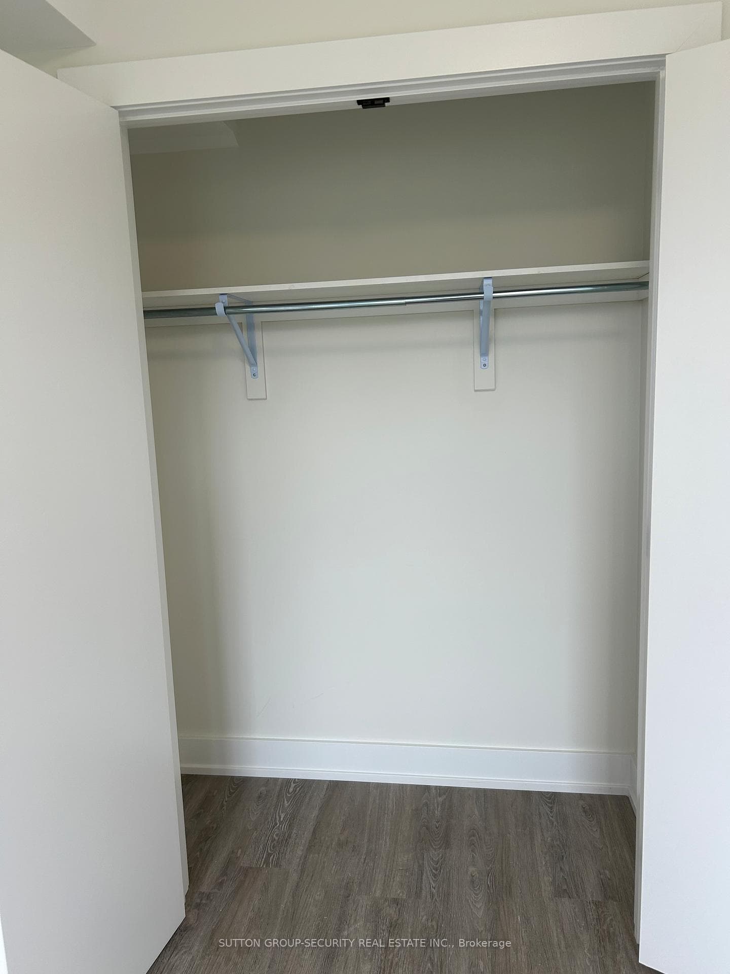 Open closet bedroom 2