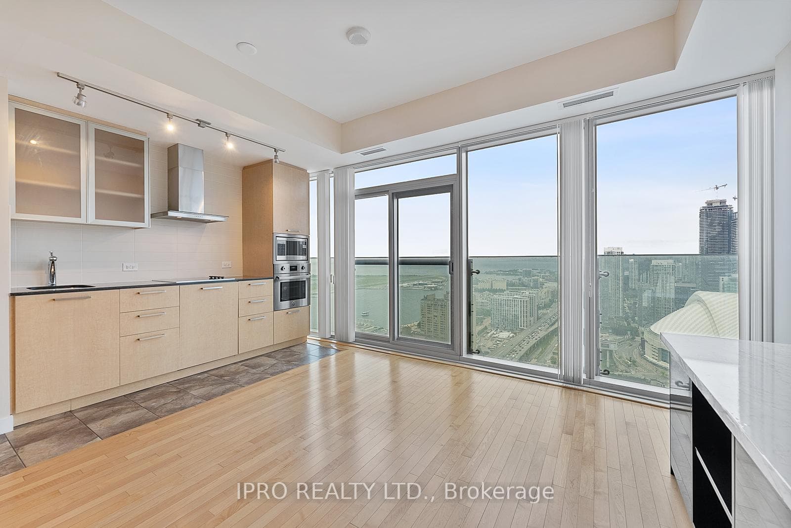 12 York Street Unit 4205 photo 8
