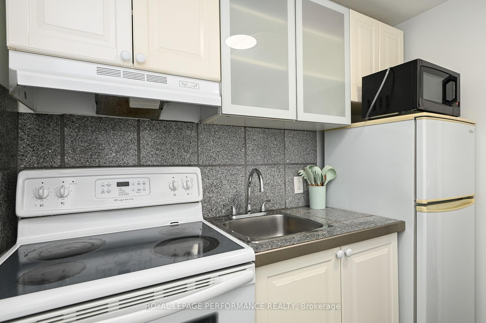 123 PAMILLA Street Unit 2 photo 9