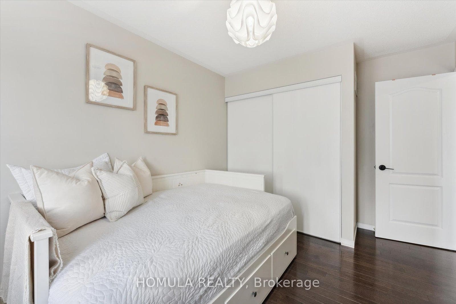 107 Ipswich Place photo 27
