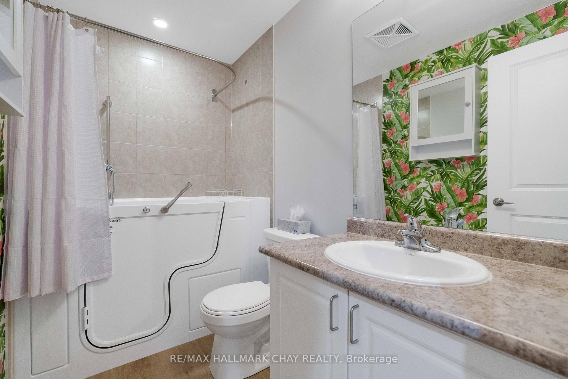 2nd full bath walk in spa tub