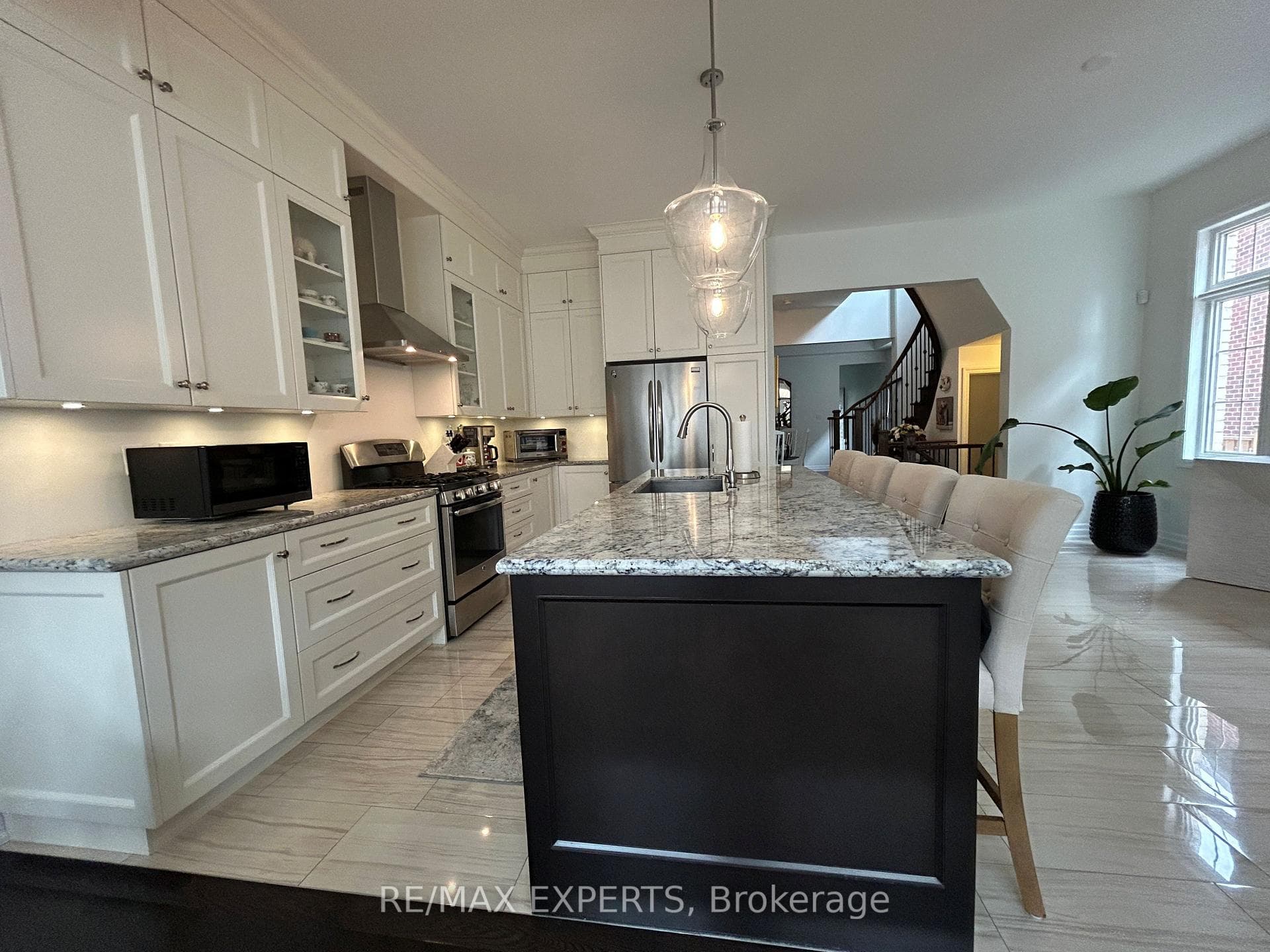 77 Robert Berry Crescent photo 2
